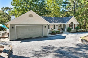 Beautiful Ozark Oasis with Deck Walk to Beaver Lake